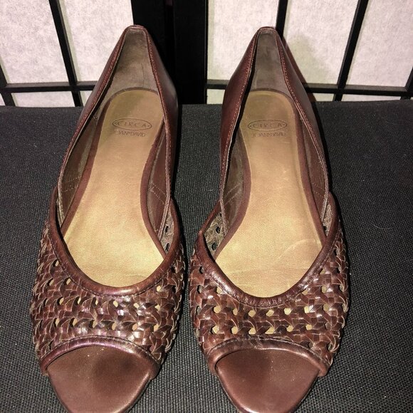 CIRCA JOAN & DAVID DARK BROWN FLATS 8M - Picture 1 of 3